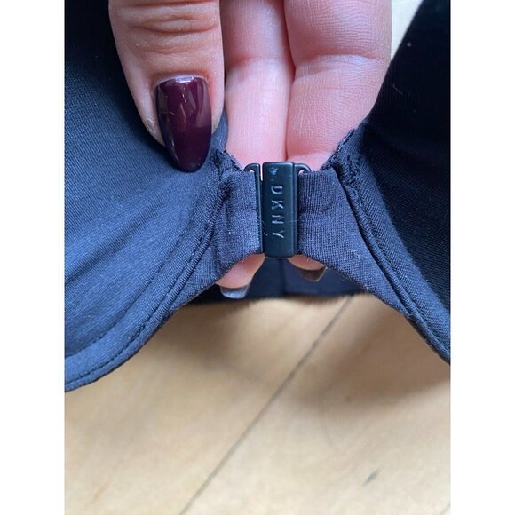 DKNY bra black underwire size 34DD BNWOT adjustable straps T-back - Picture 4 of 7